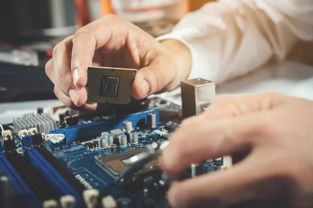 technicial repairing computer - IT Remarketing Solutions